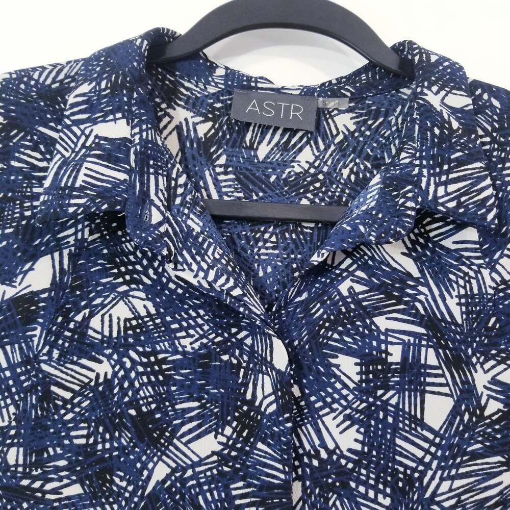 ASTR Button Front Blouse - Picture 4 of 10